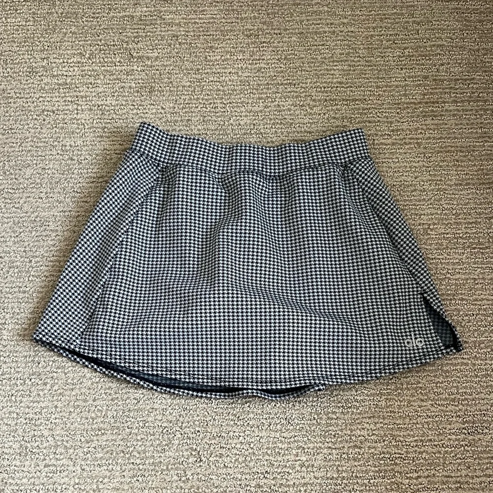 ALO Yoga Black and White Houndstooth Tennis Skirt